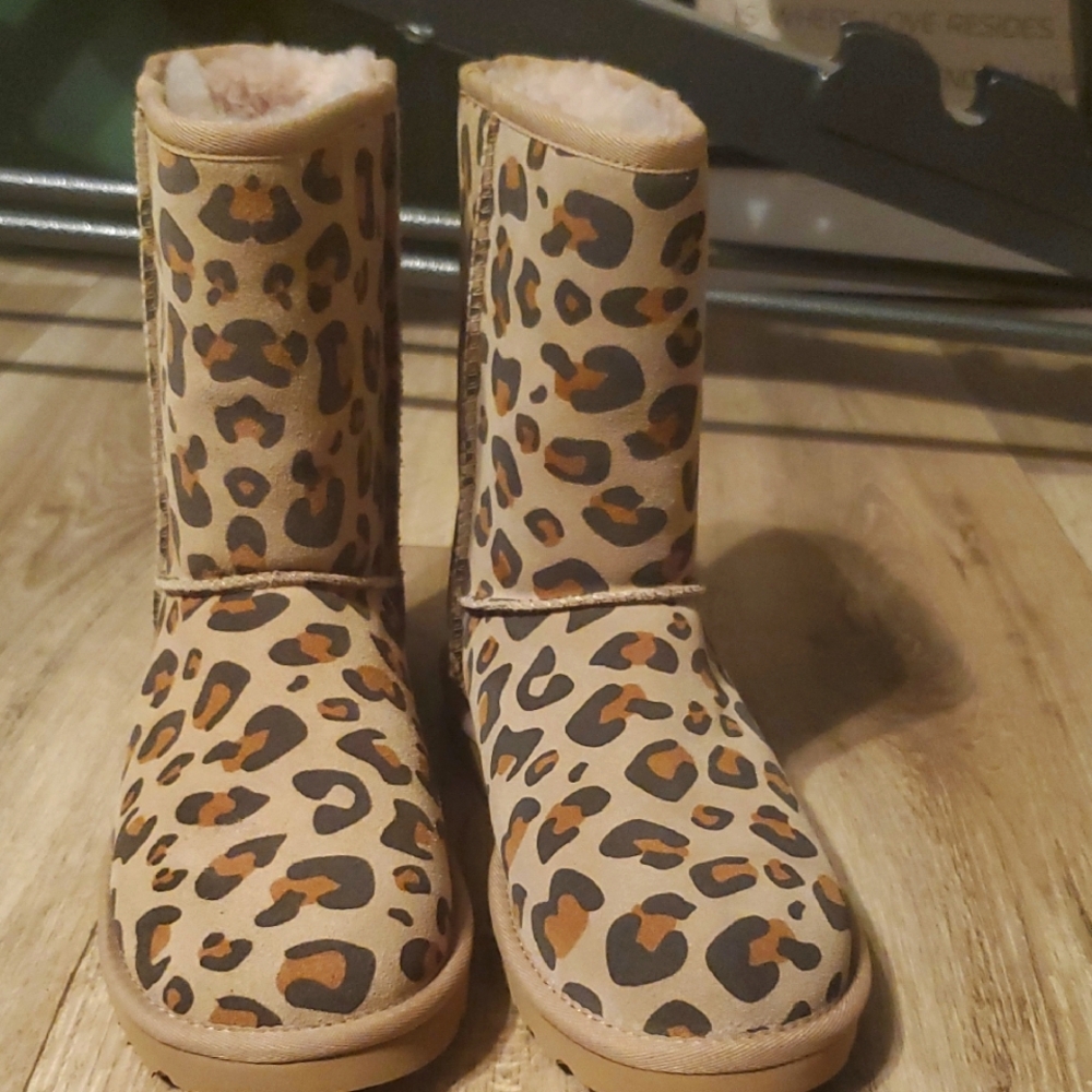 Brand new UGG leopard print boots ladies size 8